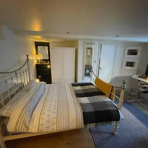 Cute Basement Studio London
